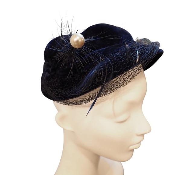 Vintage navy velvet hat fishnet feather faux pearl - Picture 13 of 13